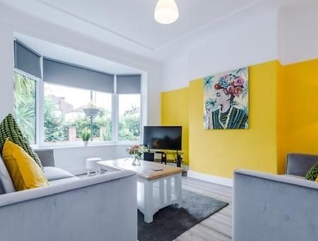 Special Rate For Bookings More Than 7 Nights, Warm Spacious Contractor House Near Liverpool City Centre Sleeps 8 Kitchen & Dining Room, Washing Machine 外观 照片